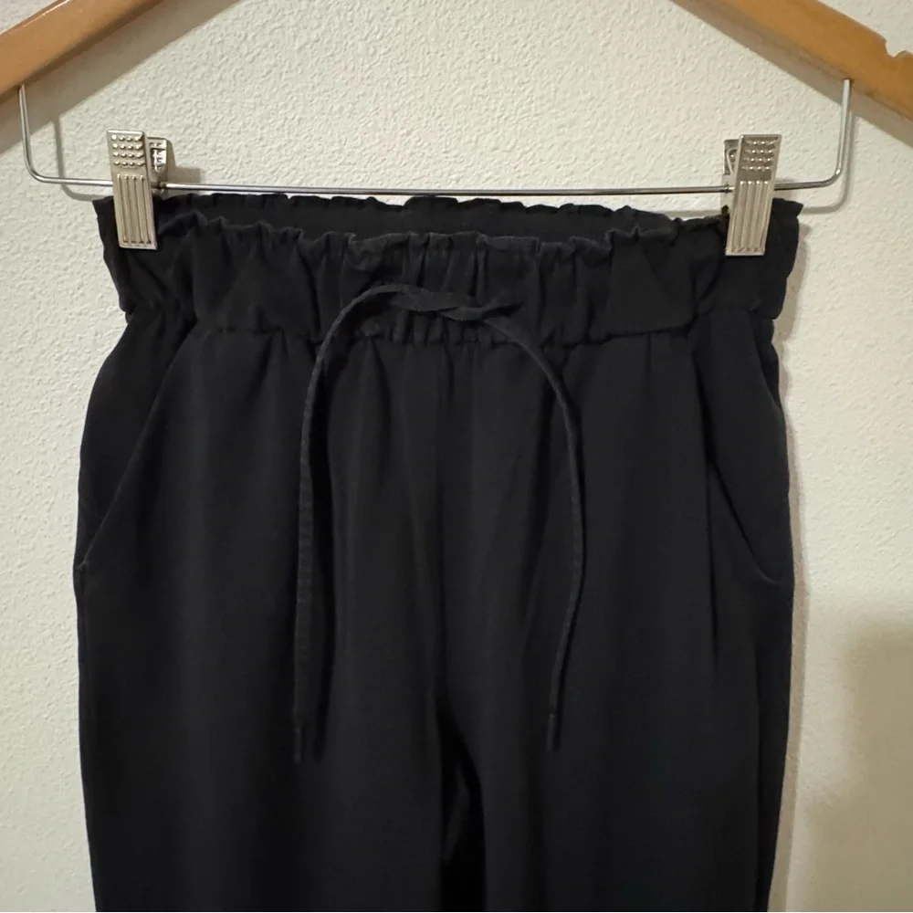 Lululemon Stretch High-Rise Jogger Black Drawstring Pockets Workout Gym-2